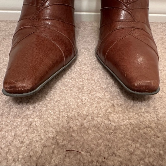 Gianni Bini brown boot. Size 6. - Picture 2 of 10